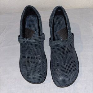 NEW b.o.c Women's Blue Peggy Comfort Clogs Size 6
